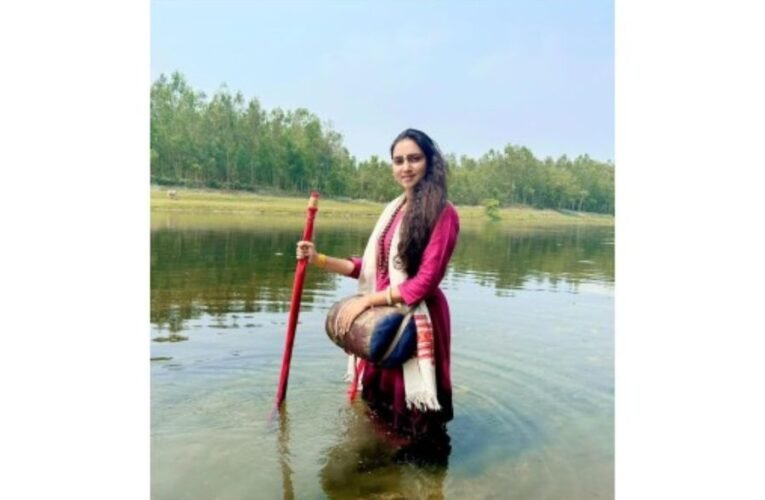 Water Woman Shipra Pathak makes history: The first woman to walk across the Gomti river