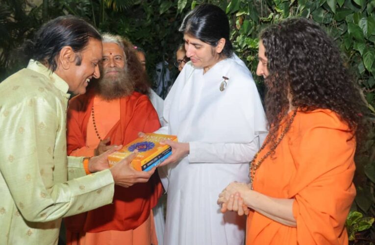 Dr. Dinesh Shahra, The Pioneer of Yellow Revolution Presents ‘Sanatan Living’ Series to BK Shivani Verma at Parmarth Niketan