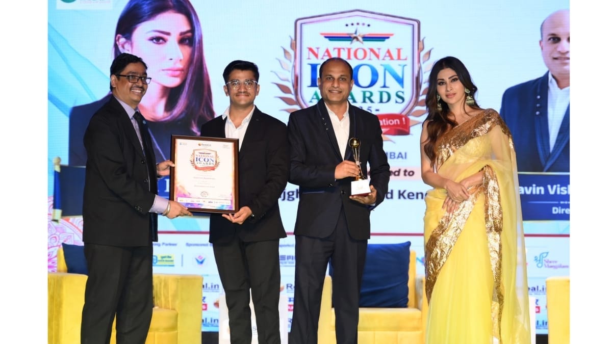 Crowning Style with Substance Mr. Pravin Vishnu Padghan Winner – National Icon Award 2025 Category: Best Fashion Icon Award Director, Rajgharana Kapad Kendra | Buldhana